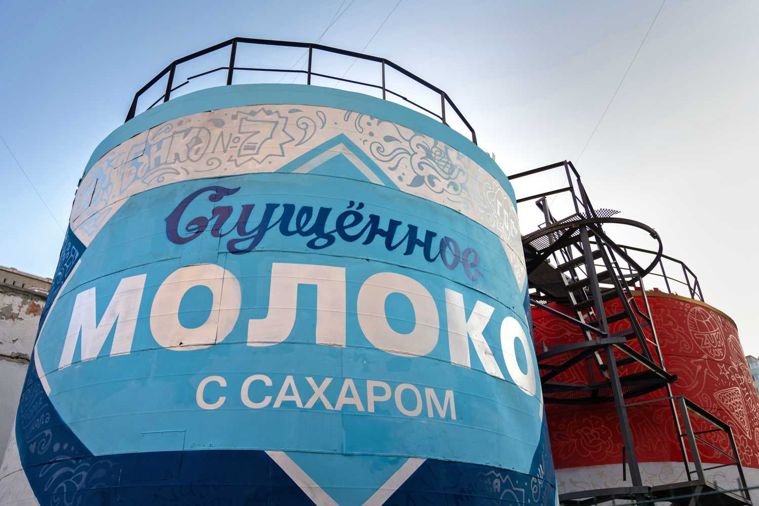 Реставрация арт-объекта Банка сгущёнки и супа Campbell's